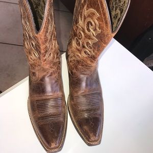 Cowgirl boots . Send a offer !!!!